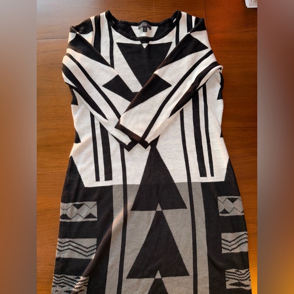 The Limited Black and Gray Long Sleeve Dress - Picture 10 of 13